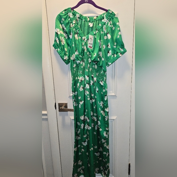 Dresses & Skirts - On 34th Green Floral Maxi Dress